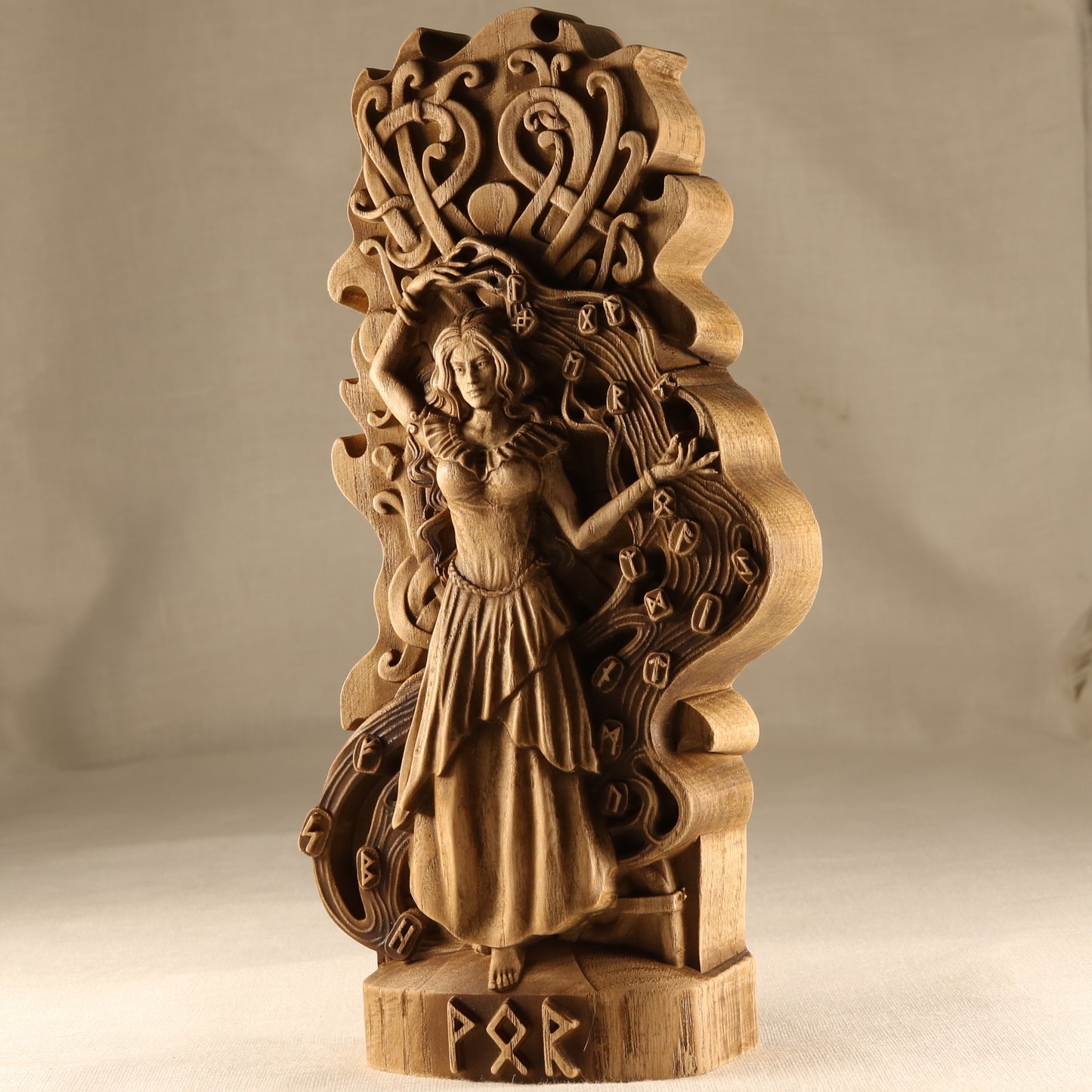 Vör Wooden Statue - A Sacred Symbol of Wisdom for Your Asatru Altar