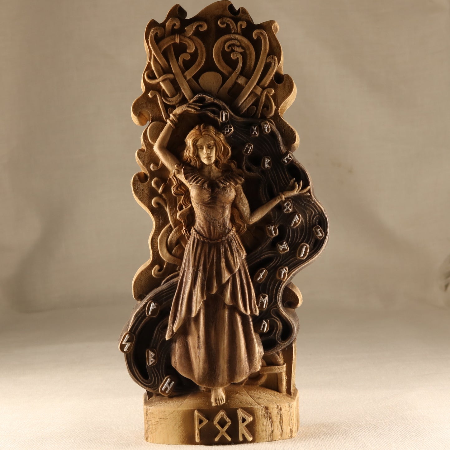 Vör Wooden Statue - A Sacred Symbol of Wisdom for Your Asatru Altar