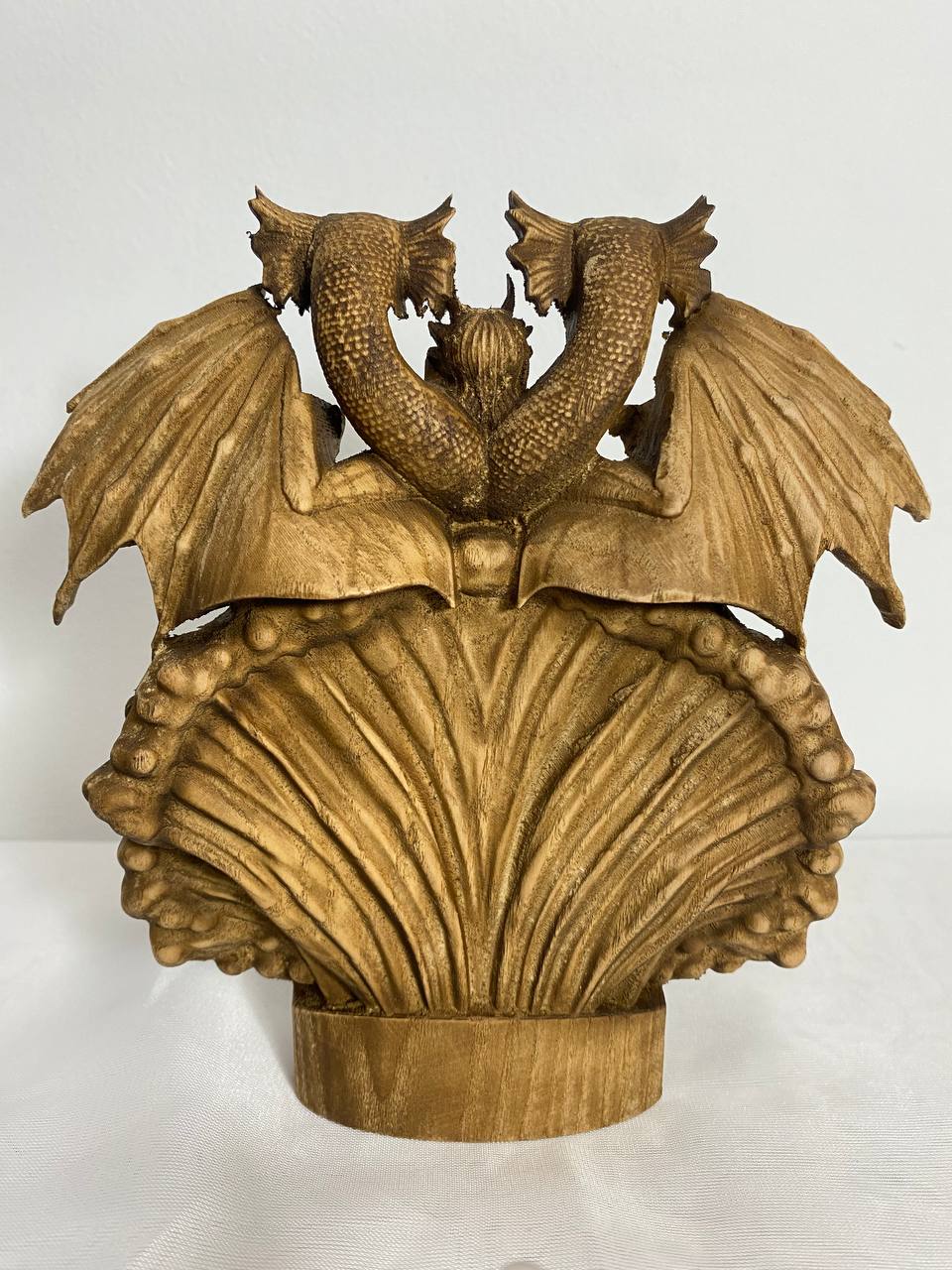 Tiamat Dioses sumerios Tiamat de la diosa dragón Estatua de la diosa sumeria Ishtar Altar pagano mesopotámico Dioses dragón Mitología sumeria Inanna