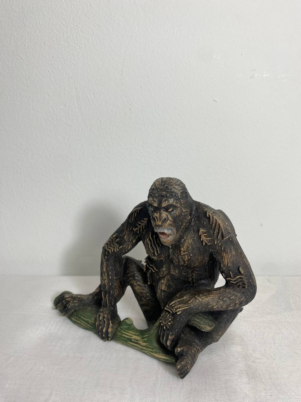 Gorilla Gorilla statue Wooden gorilla Gorilla art Petroglyph Monkey statue Gorilla décor Wood carved animal