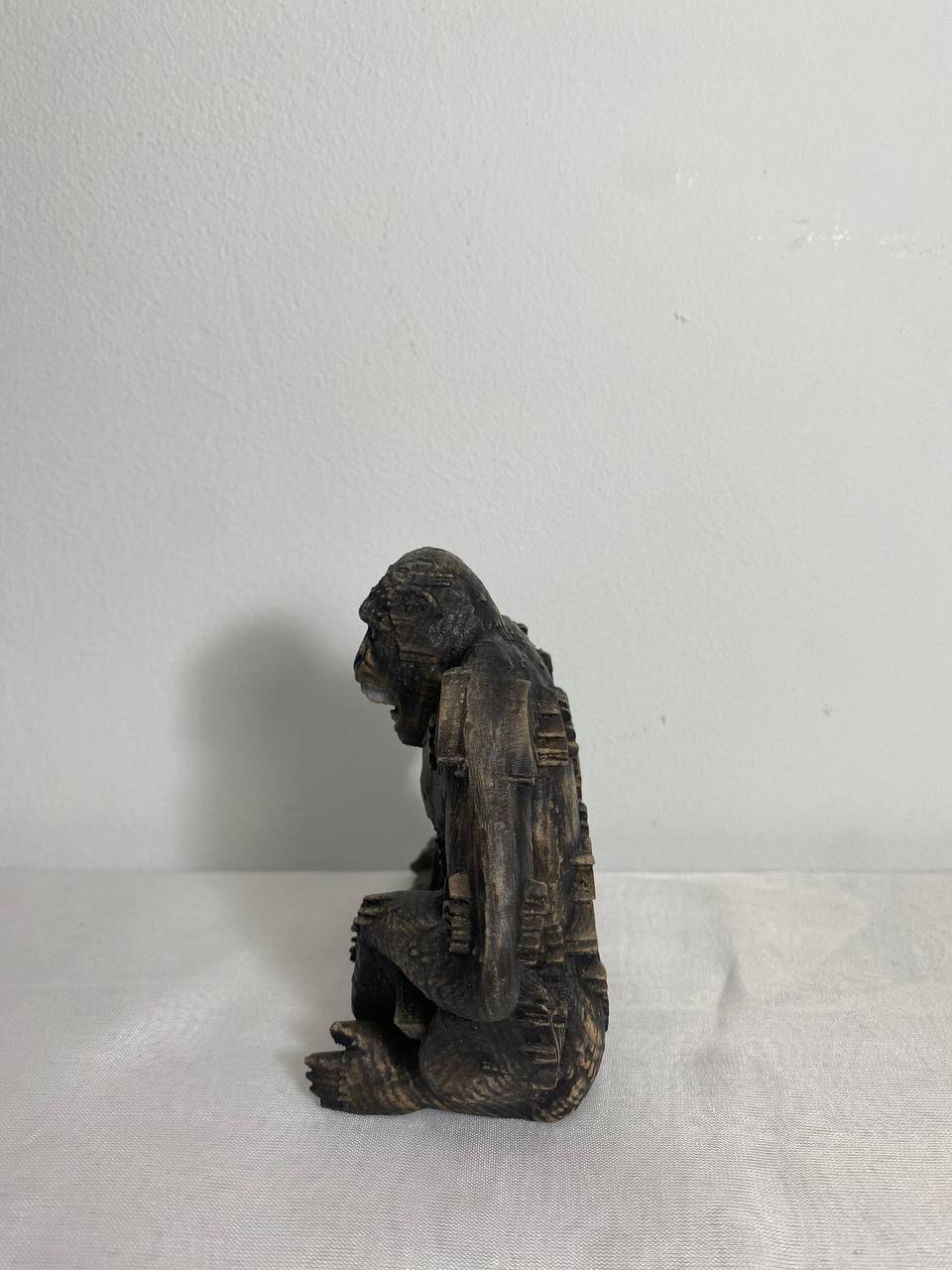 Gorilla Gorilla statue Wooden gorilla Gorilla art Petroglyph Monkey statue Gorilla décor Wood carved animal