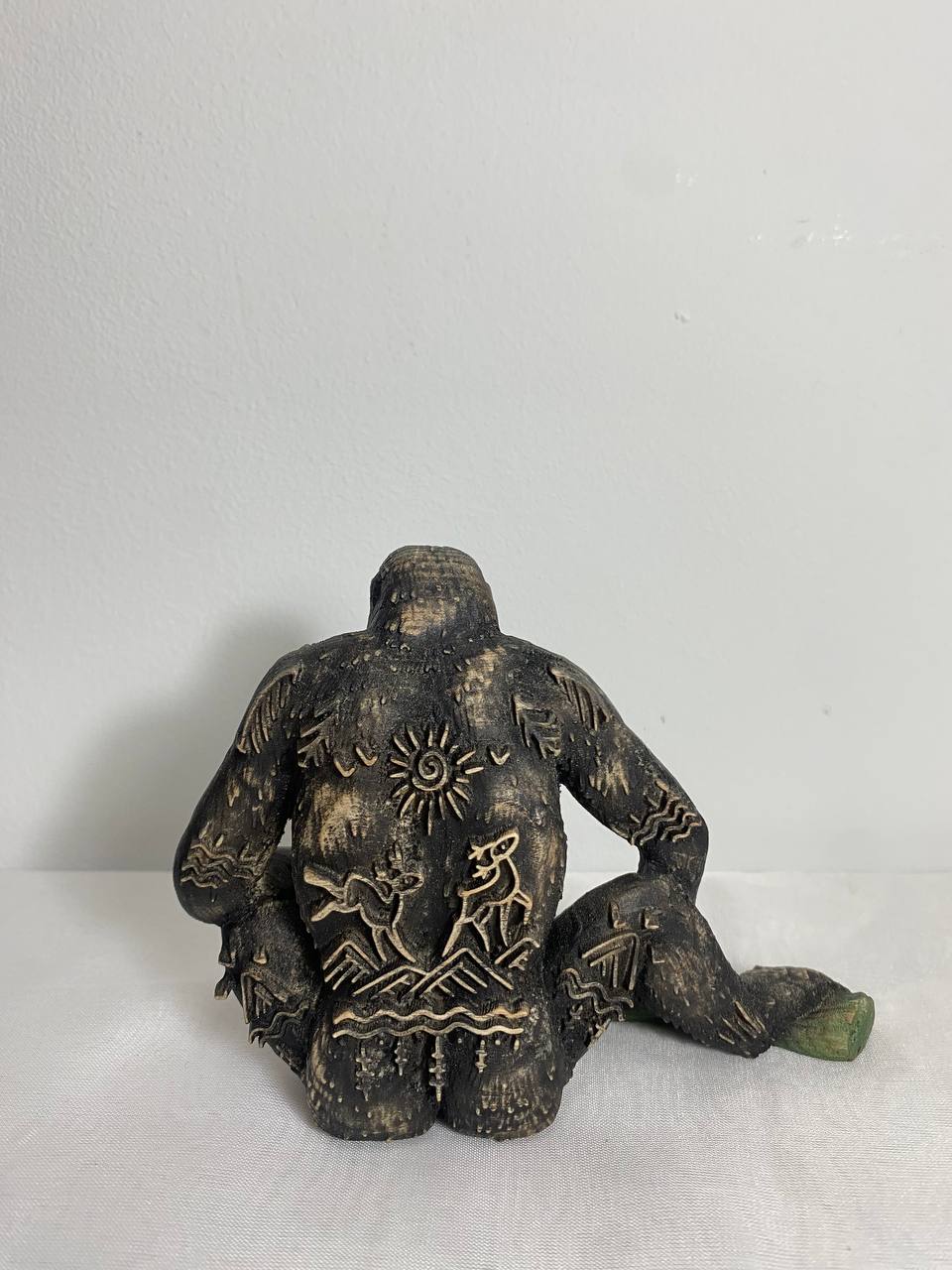 Gorilla Gorilla statue Wooden gorilla Gorilla art Petroglyph Monkey statue Gorilla décor Wood carved animal