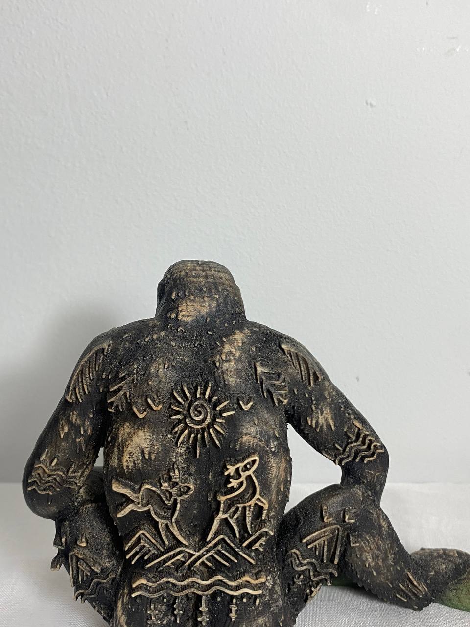 Gorilla Gorilla statue Wooden gorilla Gorilla art Petroglyph Monkey statue Gorilla décor Wood carved animal