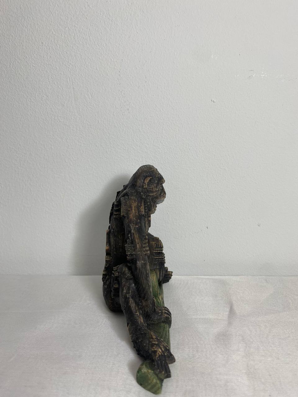 Gorilla Gorilla statue Wooden gorilla Gorilla art Petroglyph Monkey statue Gorilla décor Wood carved animal