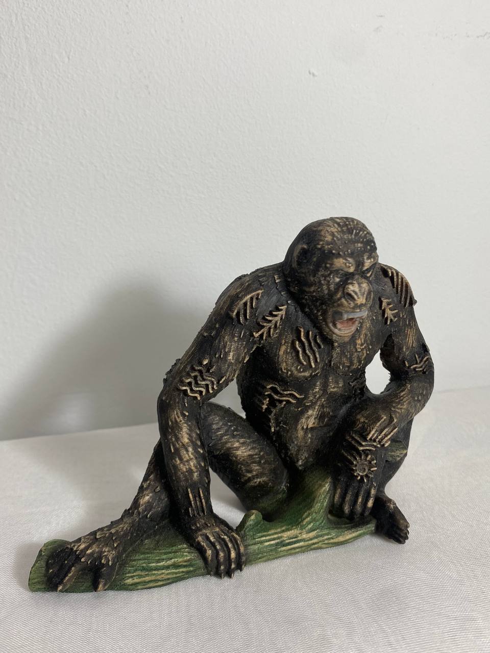 Gorilla Gorilla statue Wooden gorilla Gorilla art Petroglyph Monkey statue Gorilla décor Wood carved animal
