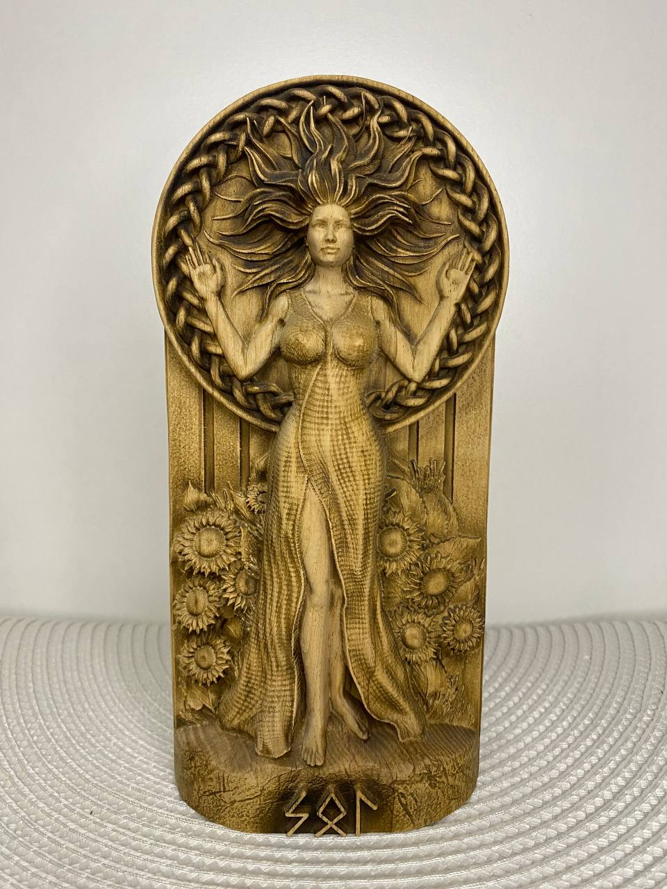 Sunna Sol Norse pagan Wood carving Wooden statue