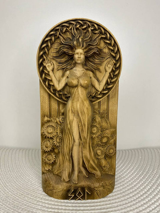 Sunna Sol Norse pagan Wood carving Wooden statue