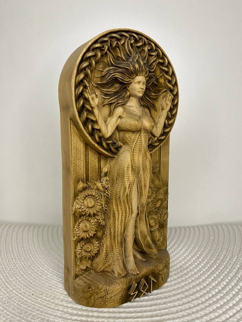 Sunna Sol Norse pagan Wood carving Wooden statue
