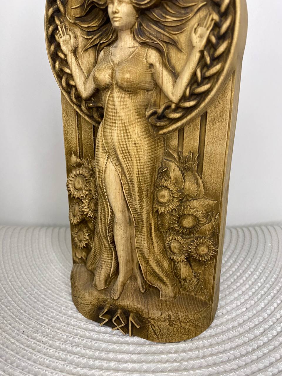 Sunna Sol Norse pagan Wood carving Wooden statue