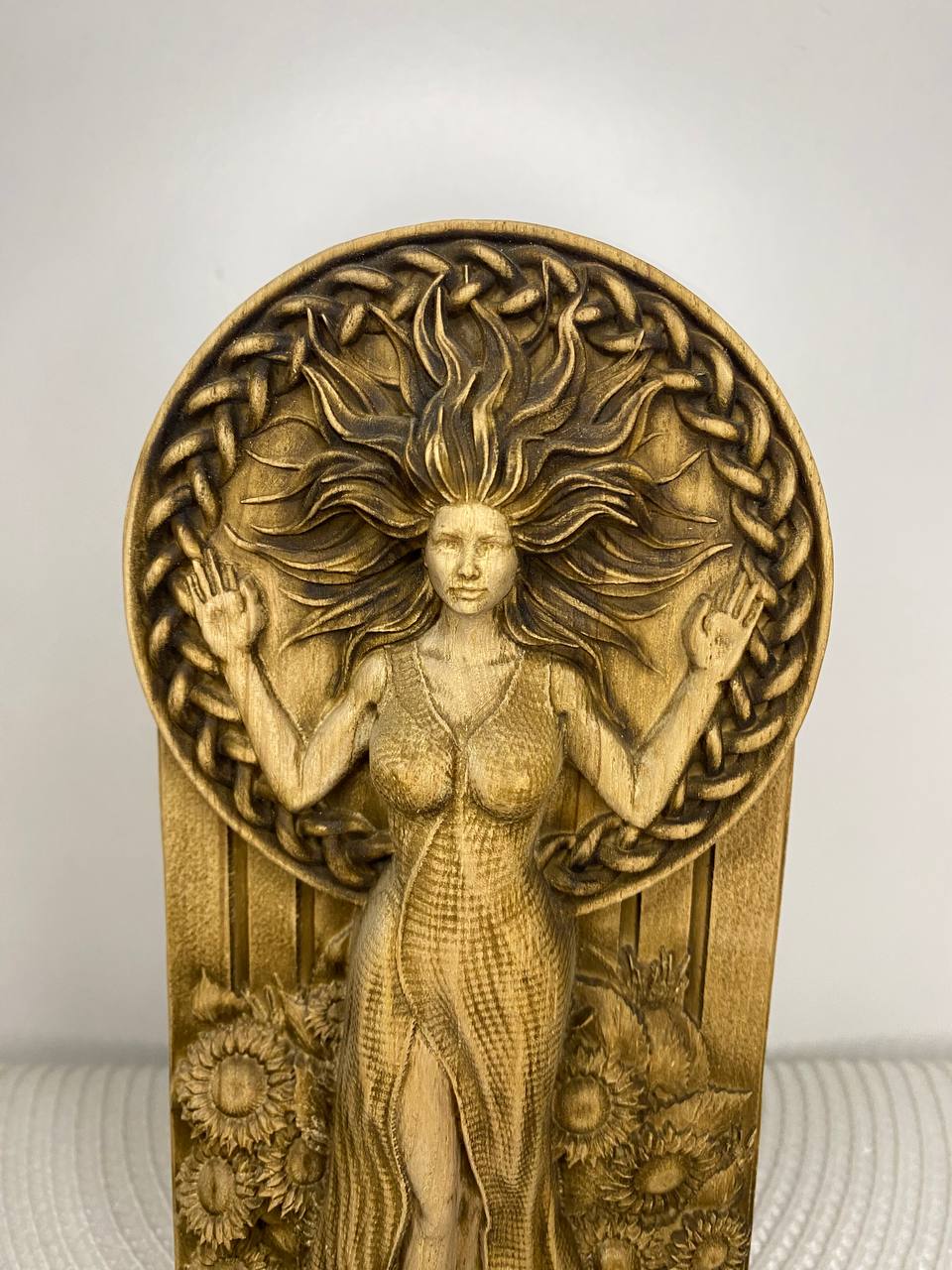 Sunna Sol Norse pagan Wood carving Wooden statue