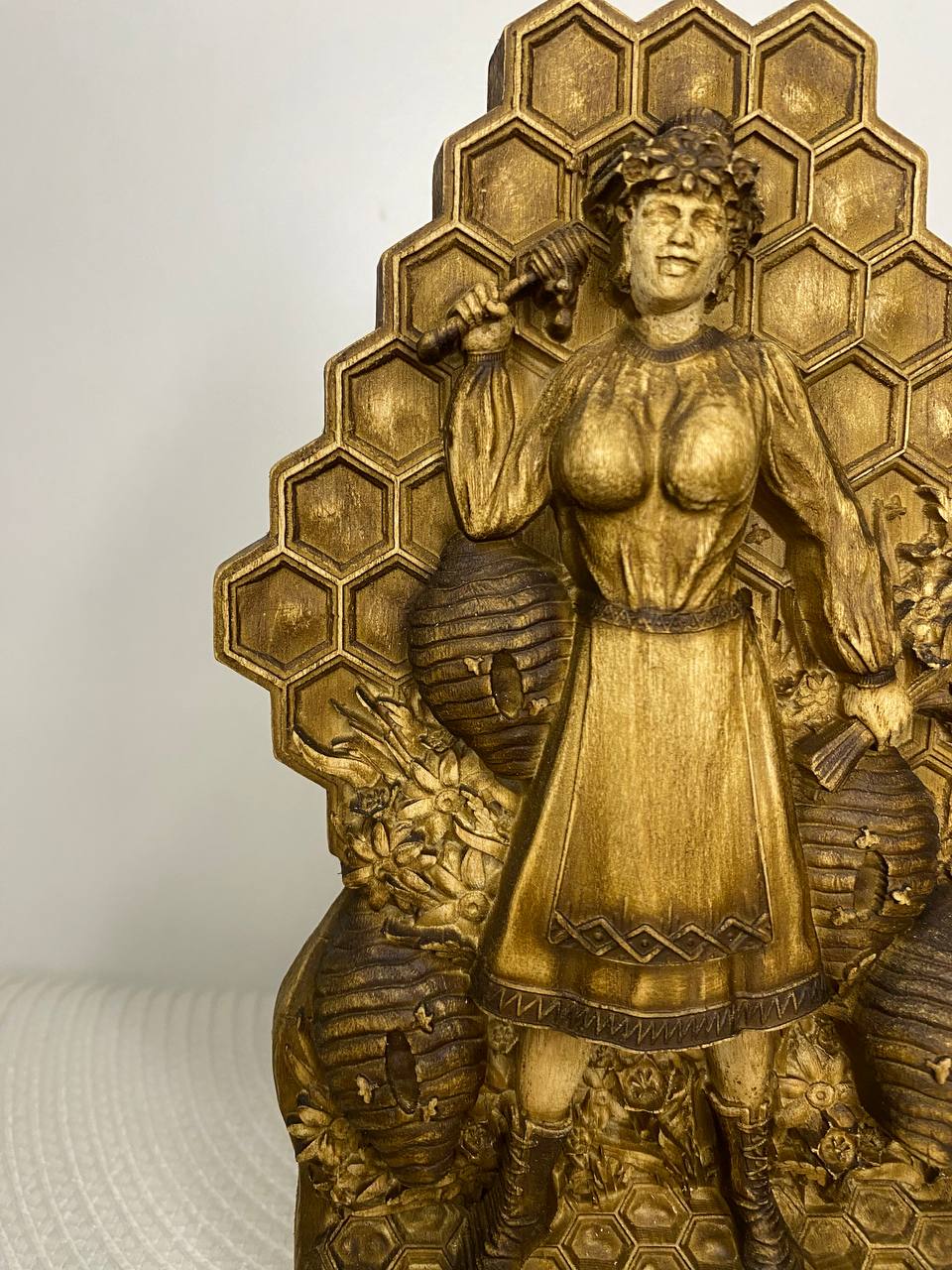 Béole Bee Bees Goddess Statue Norse- Wooden Sculpture