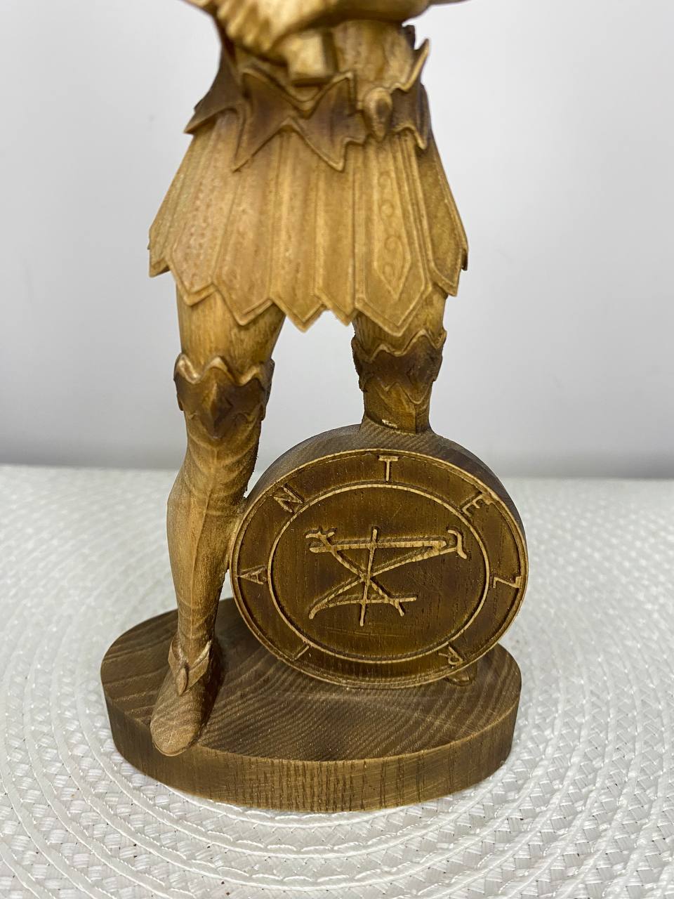 Terzian Wooden Warrior Queen Statue – Dark Fantasy Gothic Figurine Mythical Home Decor