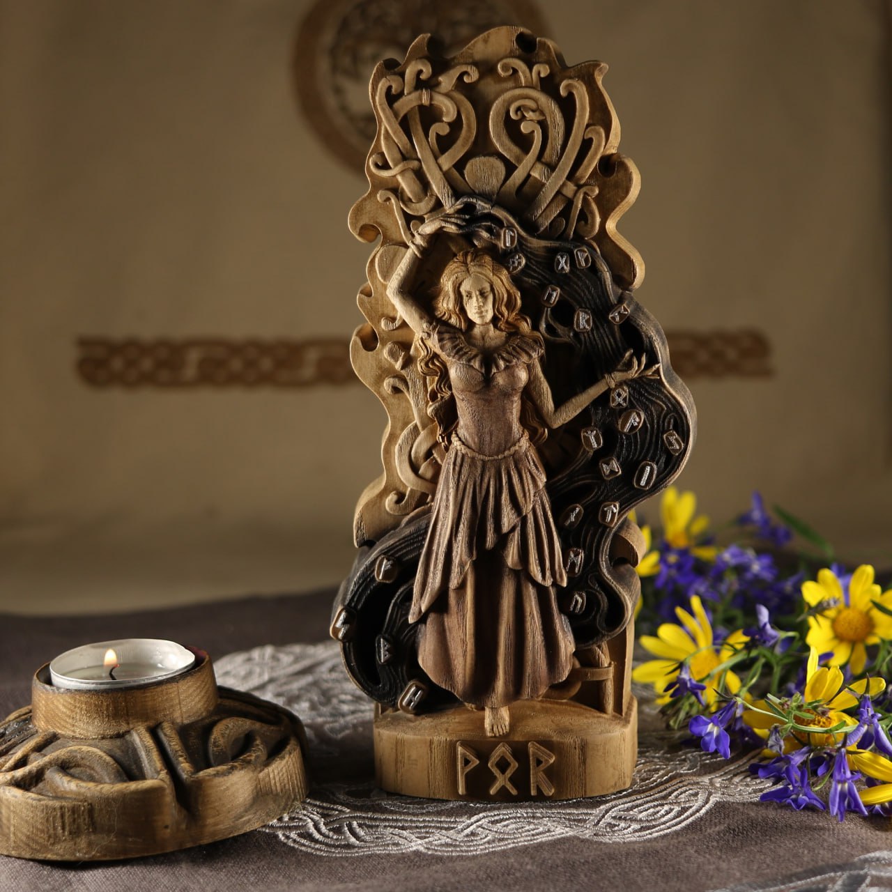 Vör Wooden Statue - A Sacred Symbol of Wisdom for Your Asatru Altar