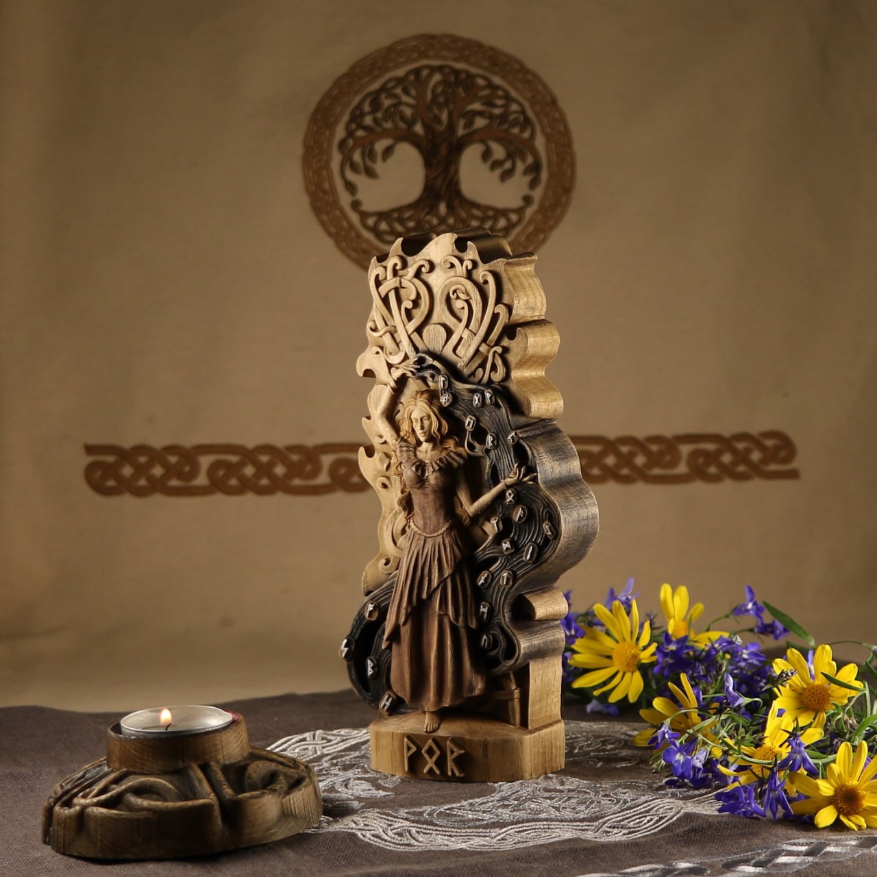 Vör Wooden Statue - A Sacred Symbol of Wisdom for Your Asatru Altar