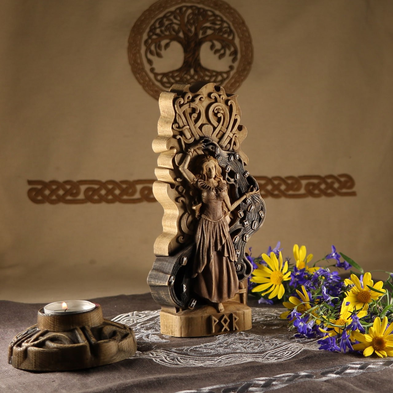 Vör Wooden Statue - A Sacred Symbol of Wisdom for Your Asatru Altar