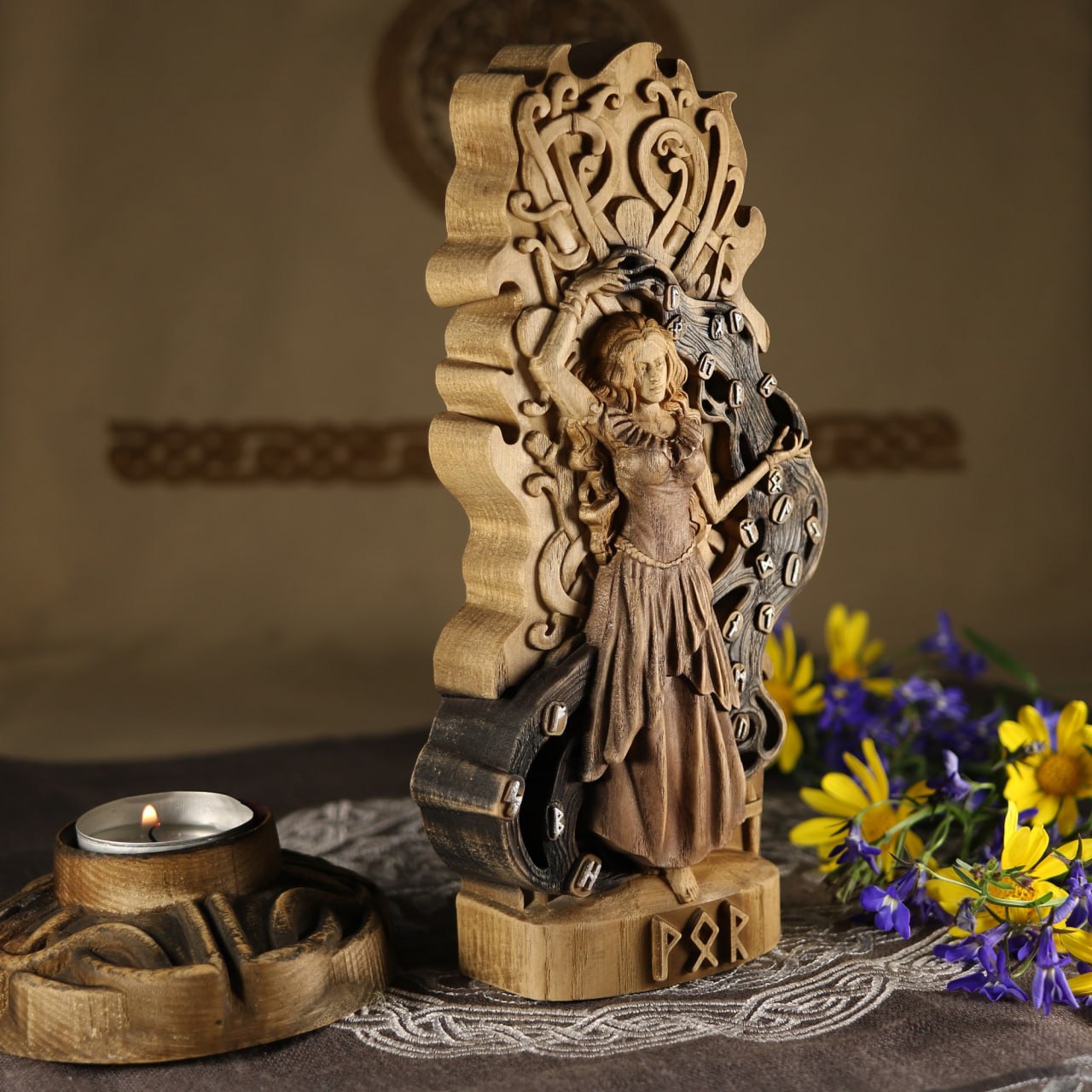 Vör Wooden Statue - A Sacred Symbol of Wisdom for Your Asatru Altar