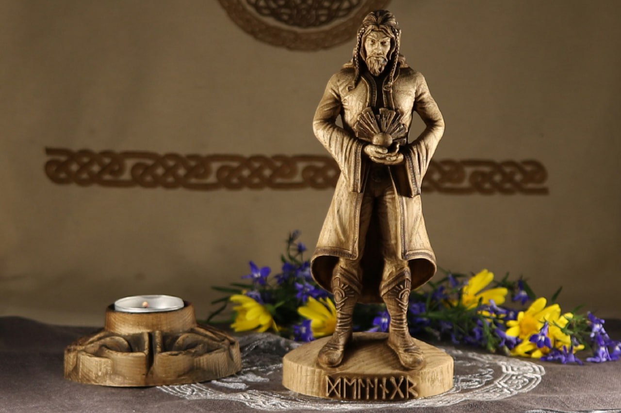 The Eco-Friendly Norse Statue Dellingr Crafted