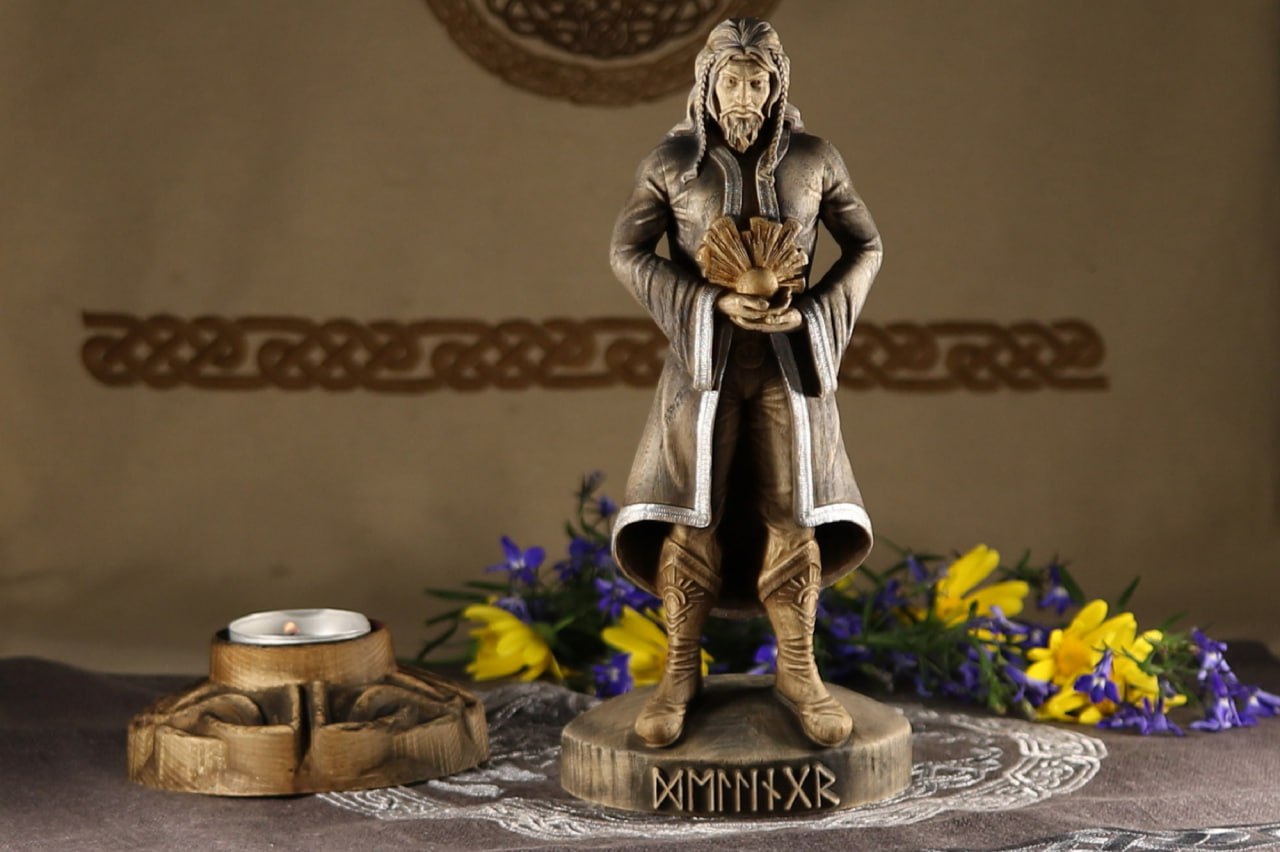 The Eco-Friendly Norse Statue Dellingr Crafted