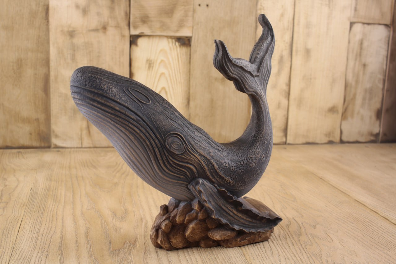 Handcrafted Wooden Whale Sculpture - Capturing the Grace and Magnificence of the Ocean
