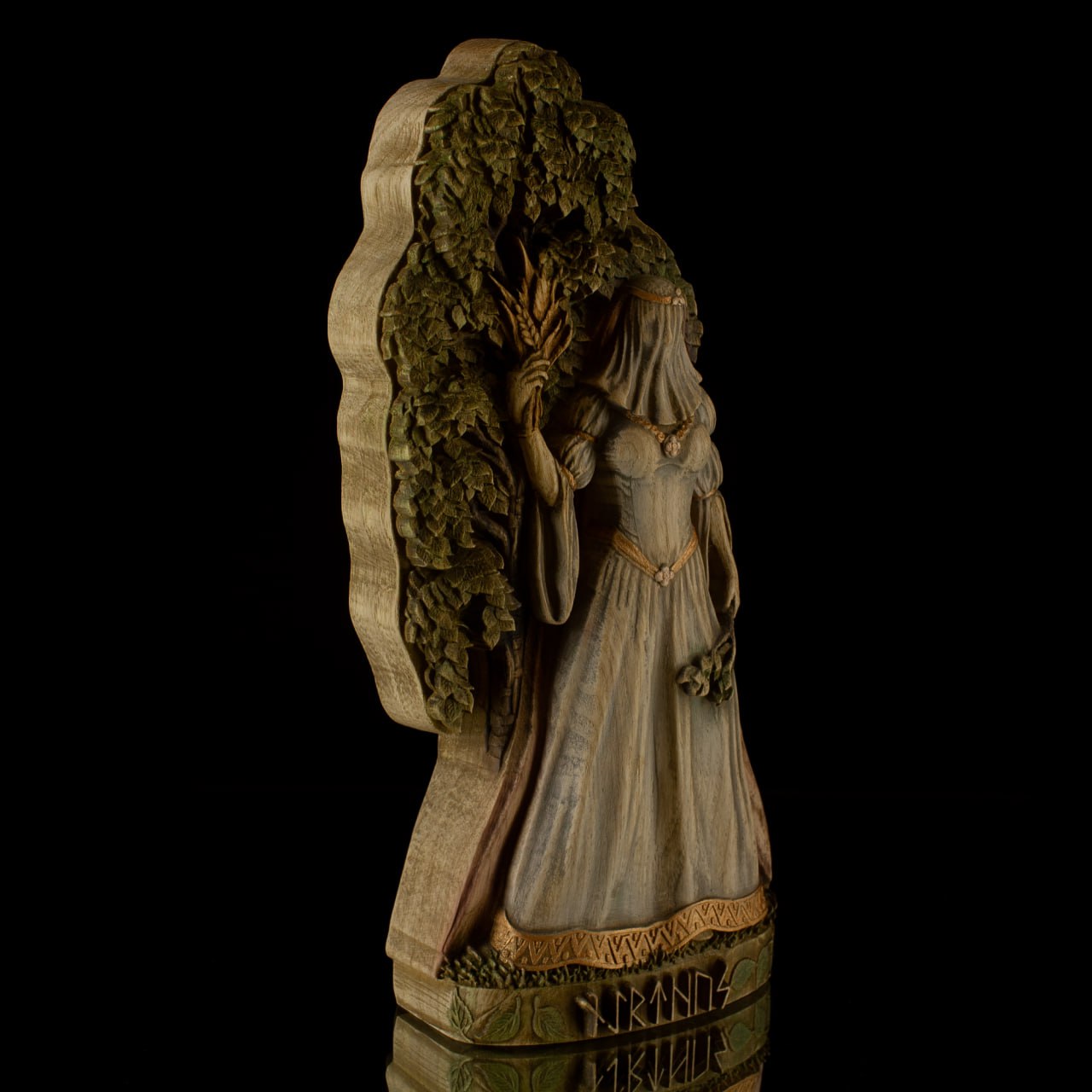 Nerthus, Germanic Goddess Statue: A Symbol of Divine Femininity and Natural Abundance