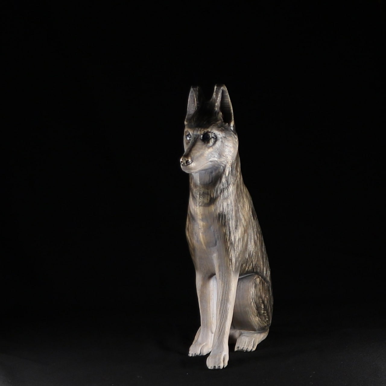 Husky Dog Statue Captivating Wooden : A Masterpiece of Craftsmanship