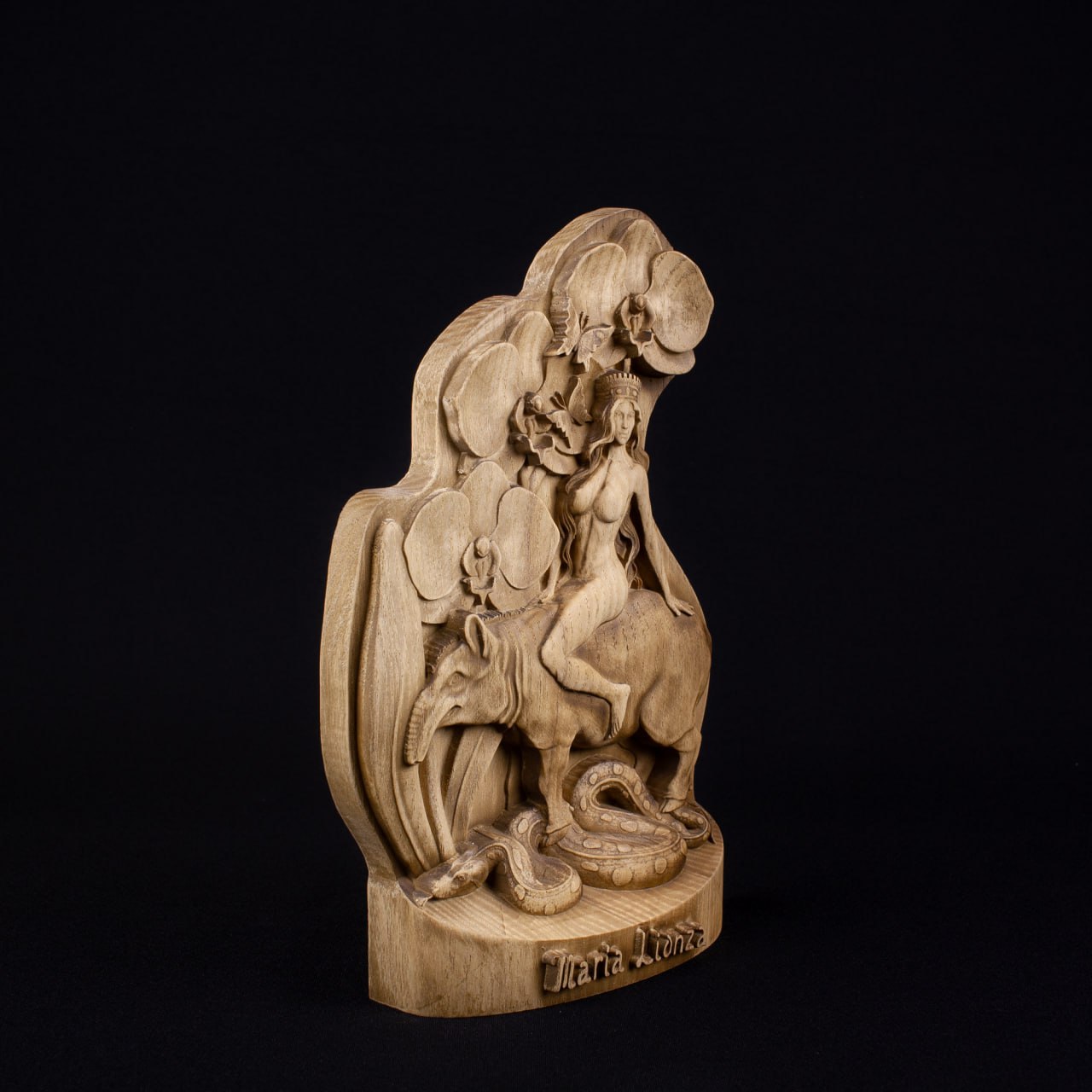 Enchanting Maria Lionza: Spiritual Wood Statue