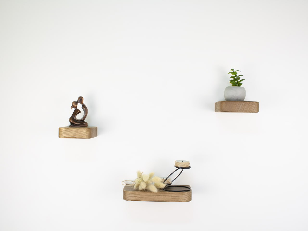 Handcrafted Floating Wood Shelves for Stylish Décor