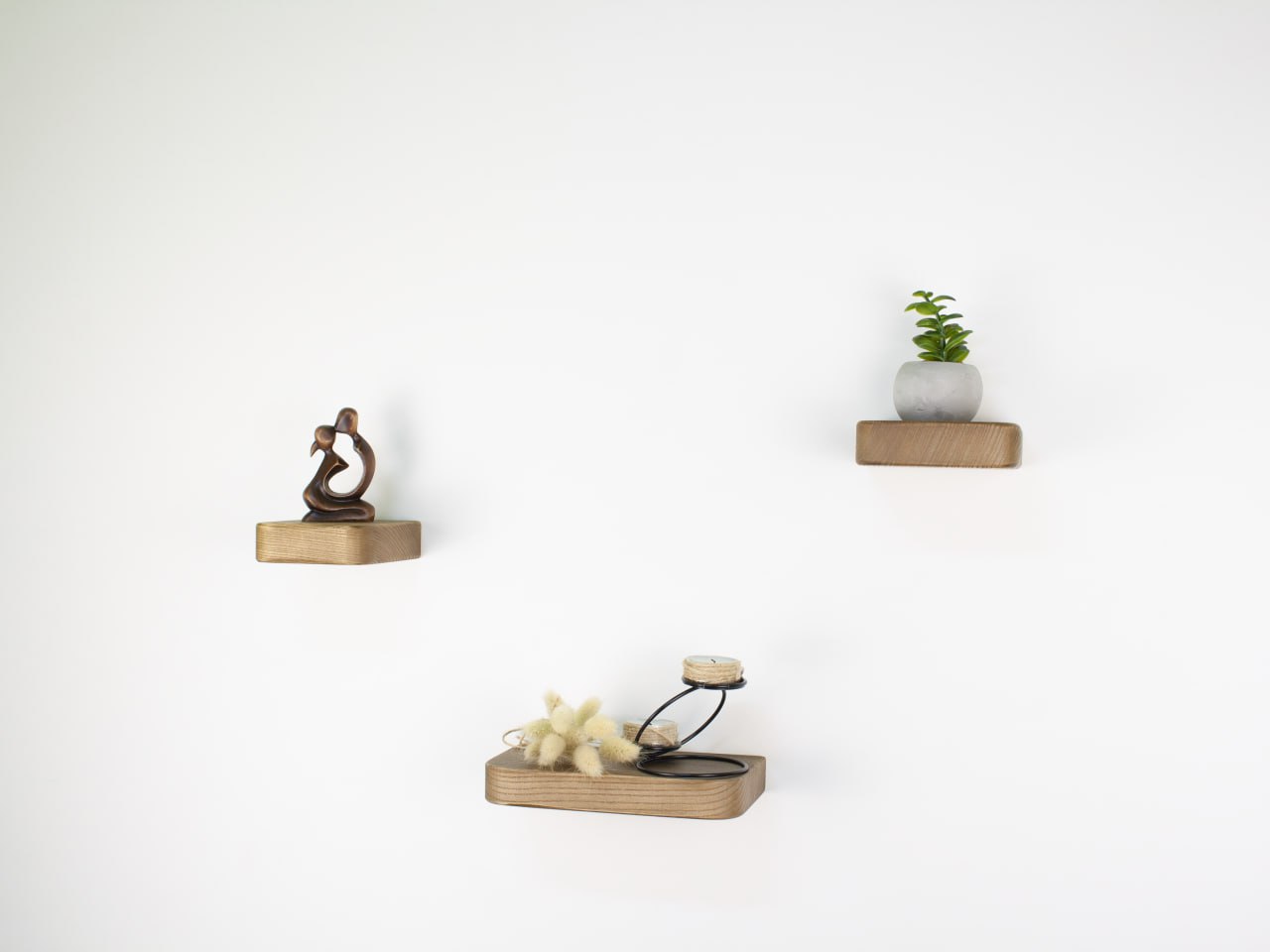 Handcrafted Floating Wood Shelves for Stylish Décor
