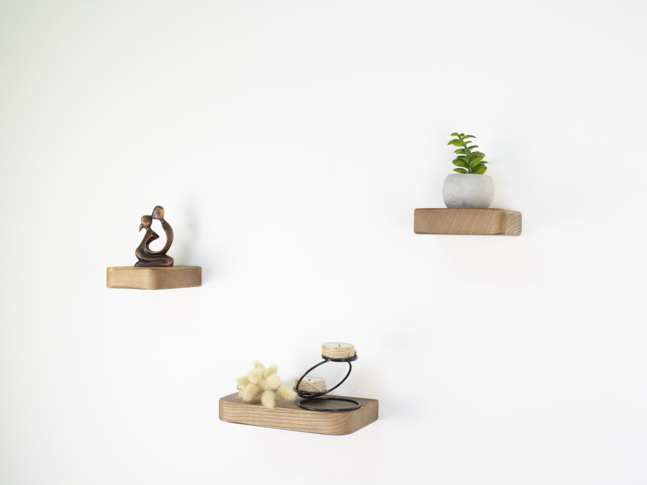 Handcrafted Floating Wood Shelves for Stylish Décor