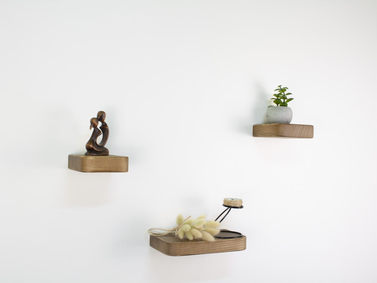 Handcrafted Floating Wood Shelves for Stylish Décor