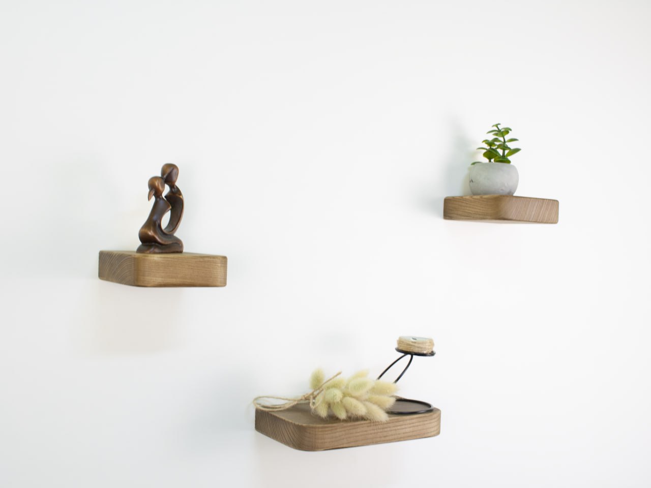 Handcrafted Floating Wood Shelves for Stylish Décor