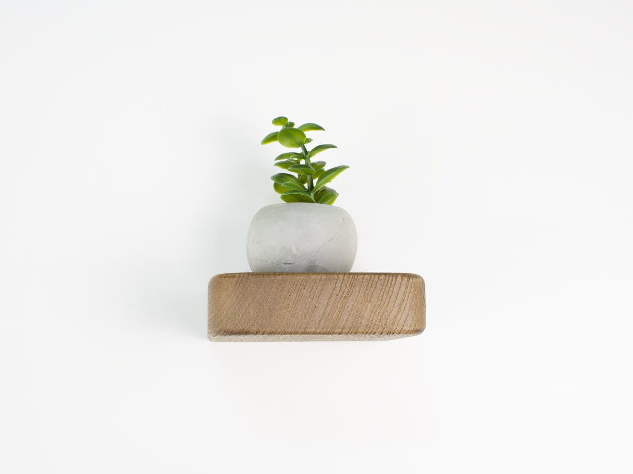 Handcrafted Floating Wood Shelves for Stylish Décor