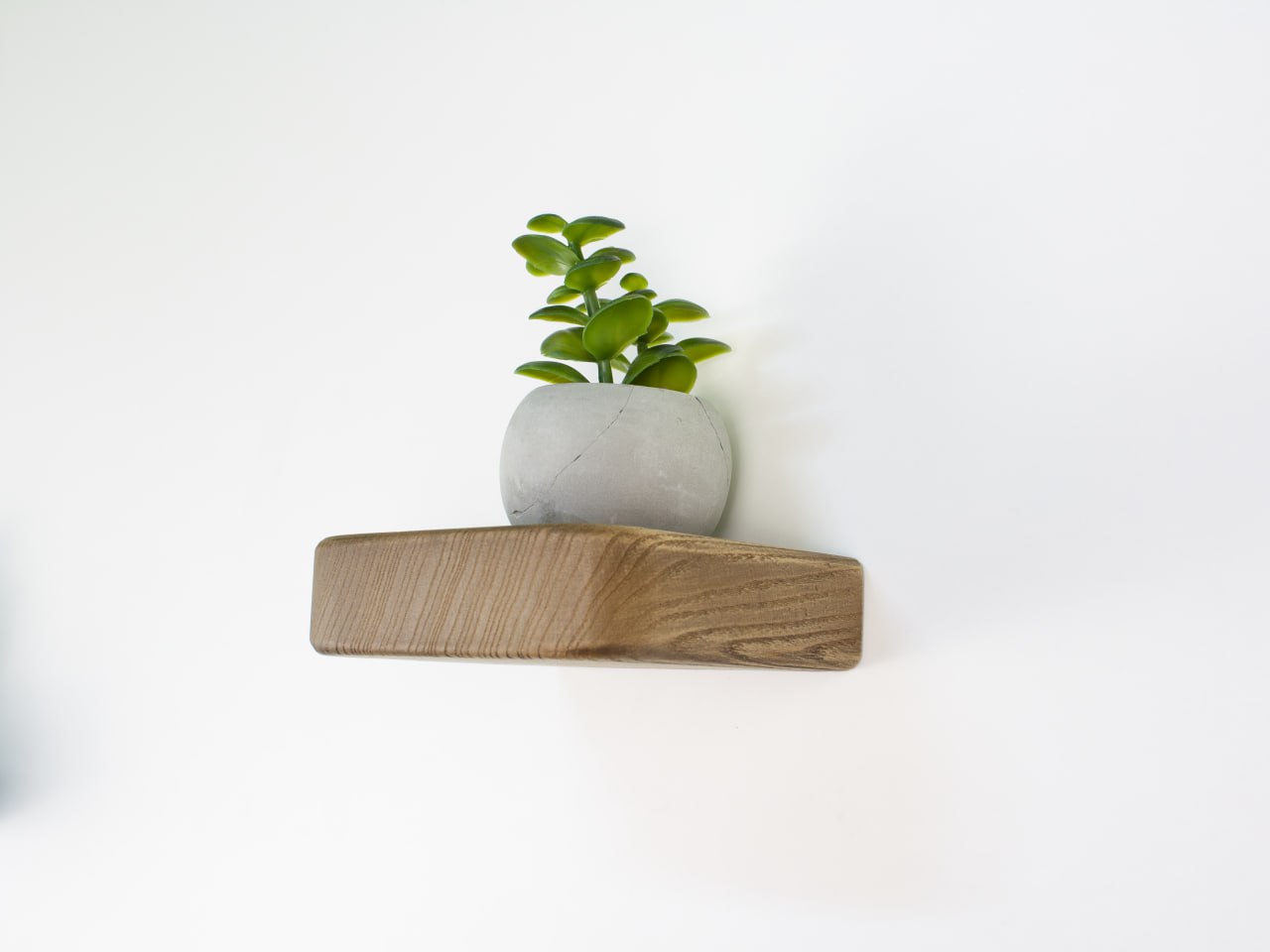 Handcrafted Floating Wood Shelves for Stylish Décor