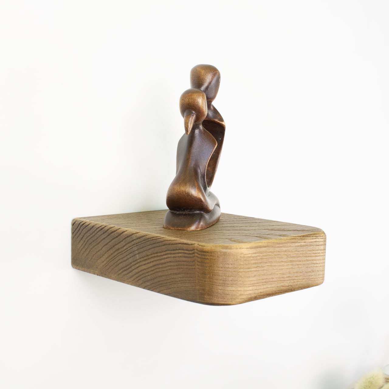 Handcrafted Floating Wood Shelves for Stylish Décor