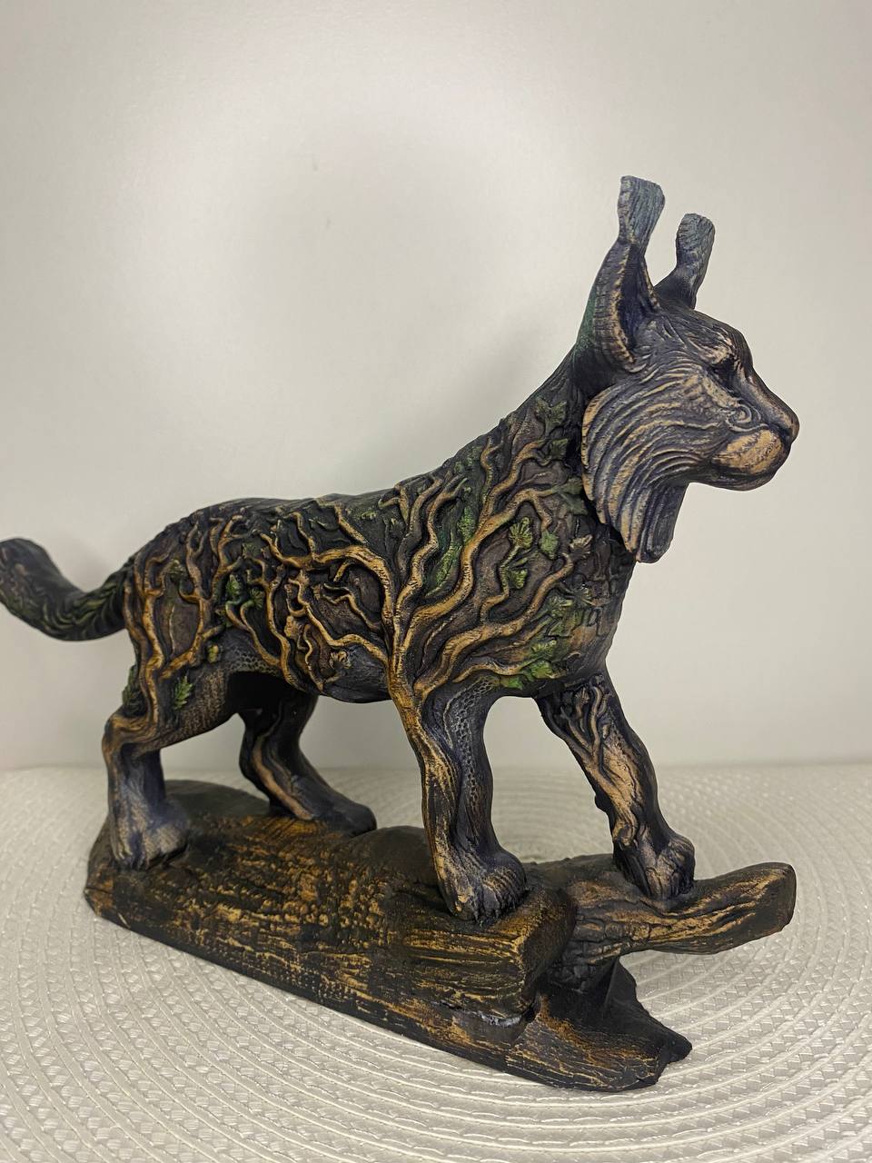 Wild Cat Wooden Statue – Scandinavian Minimalist Animal Totem, Nordic Forest Decor