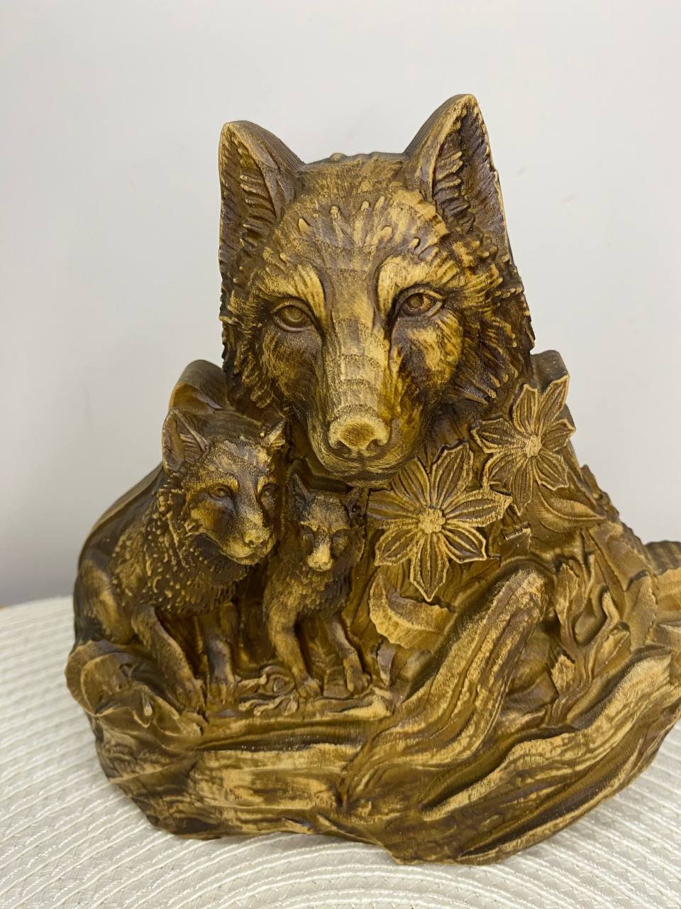 Wolf Mother & Cubs Wooden Statue โ Hand Carved Family Animal Decor, Woodland Sculpture