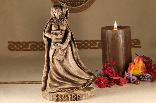 Snotra, Norse statue, Wood carving, wooden statue