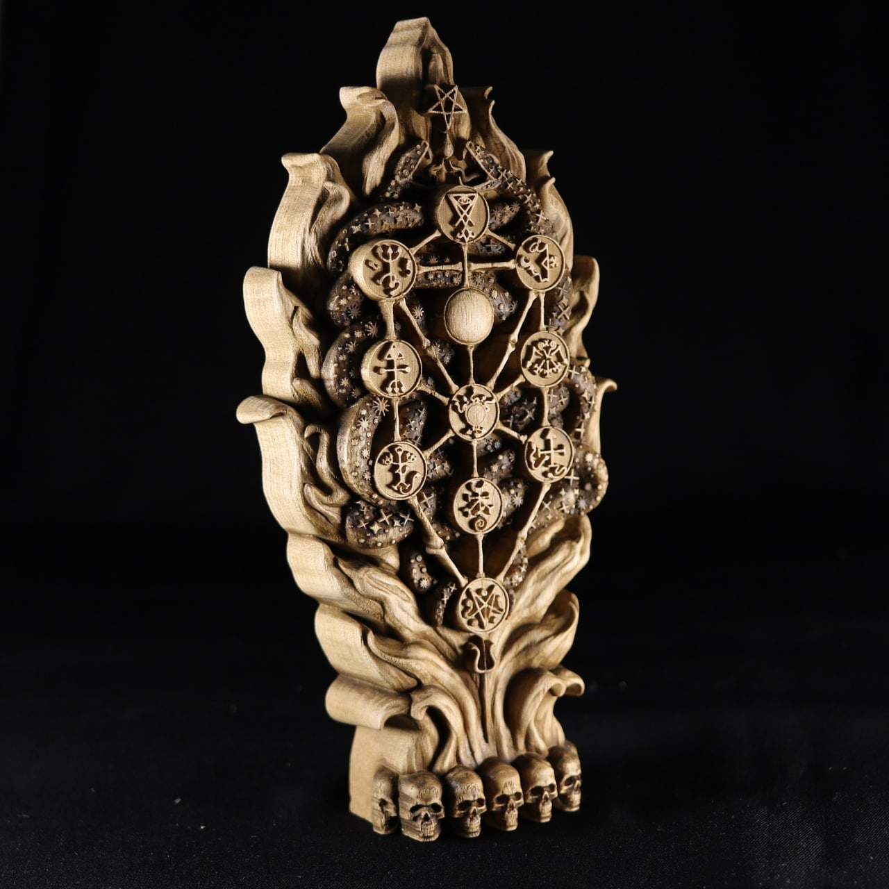 Qliphoth, The tree of knowledge, The tree of death, wooden statue