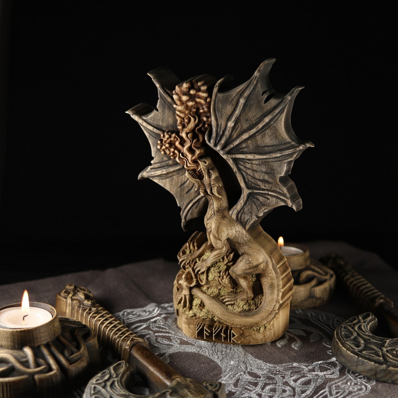 Fafnir Viking dragon, Norse pagan gods, Wooden wood carving