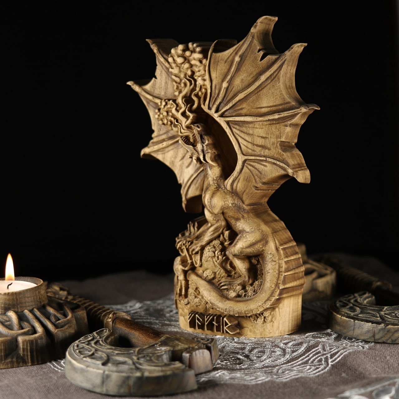 Fafnir Viking dragon, Norse pagan gods, Wooden wood carving