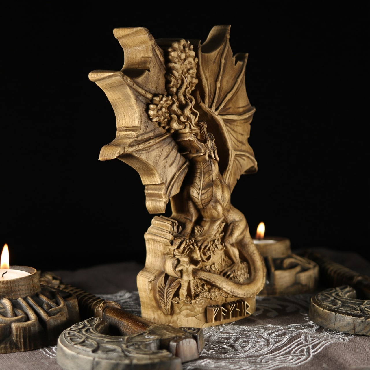 Fafnir Viking dragon, Norse pagan gods, Wooden wood carving