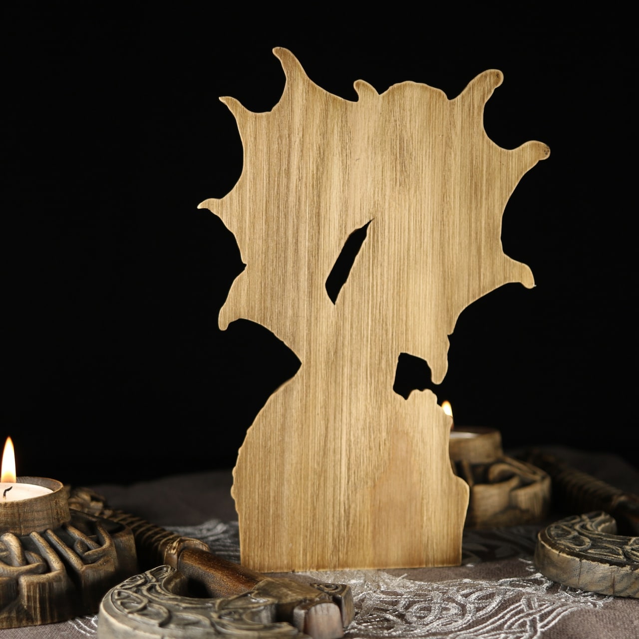Fafnir Viking dragon, Norse pagan gods, Wooden wood carving
