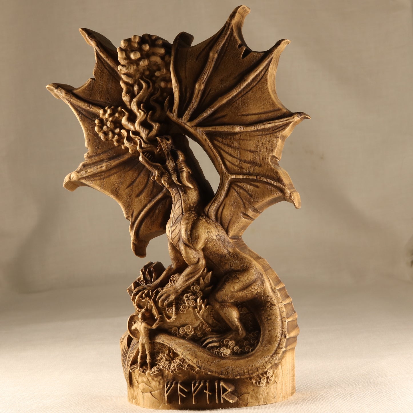 Fafnir Viking dragon, Norse pagan gods, Wooden wood carving