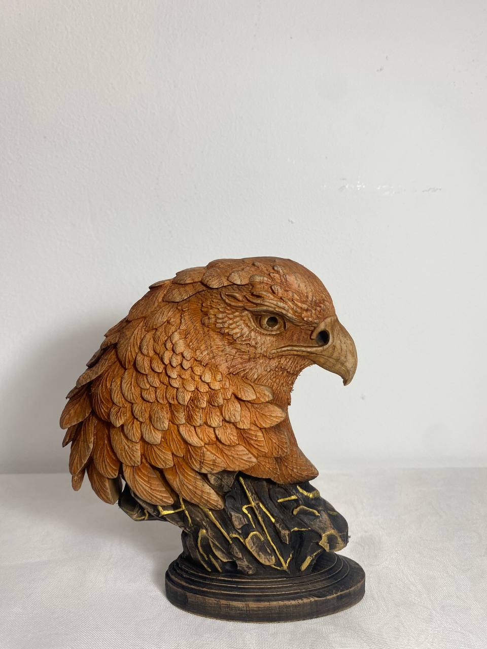 Maori Eagle: Intricately Carved Wooden Symbol