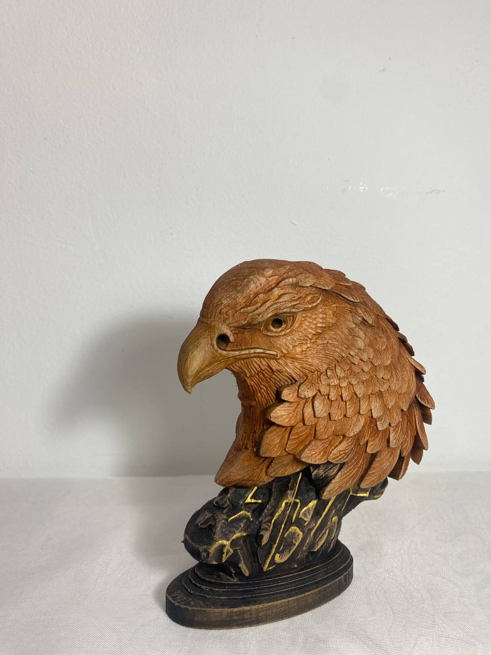 Maori Eagle: Intricately Carved Wooden Symbol