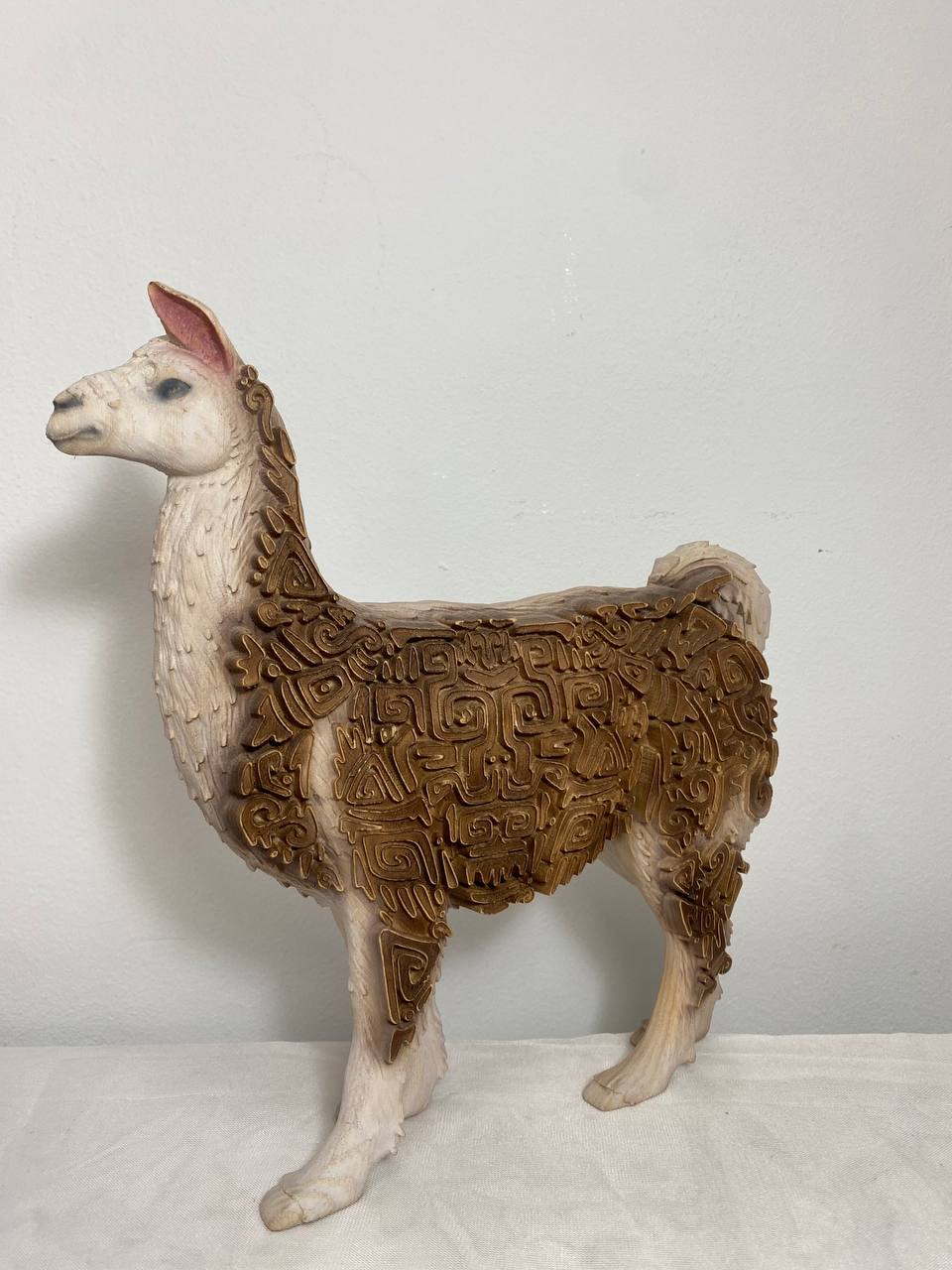 Lama figurine: home wooden decor