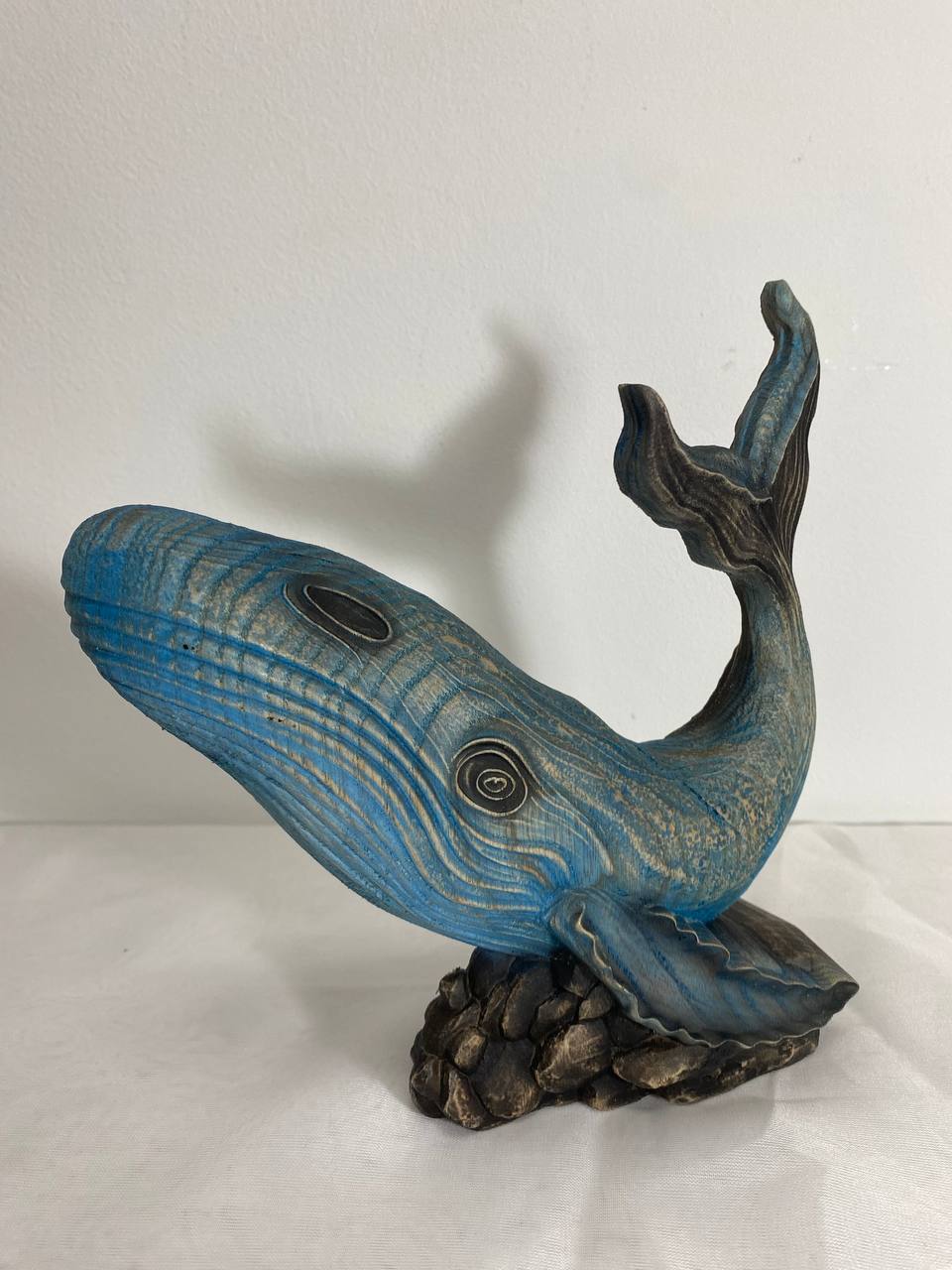 Handcrafted Wooden Whale Sculpture - Capturing the Grace and Magnificence of the Ocean