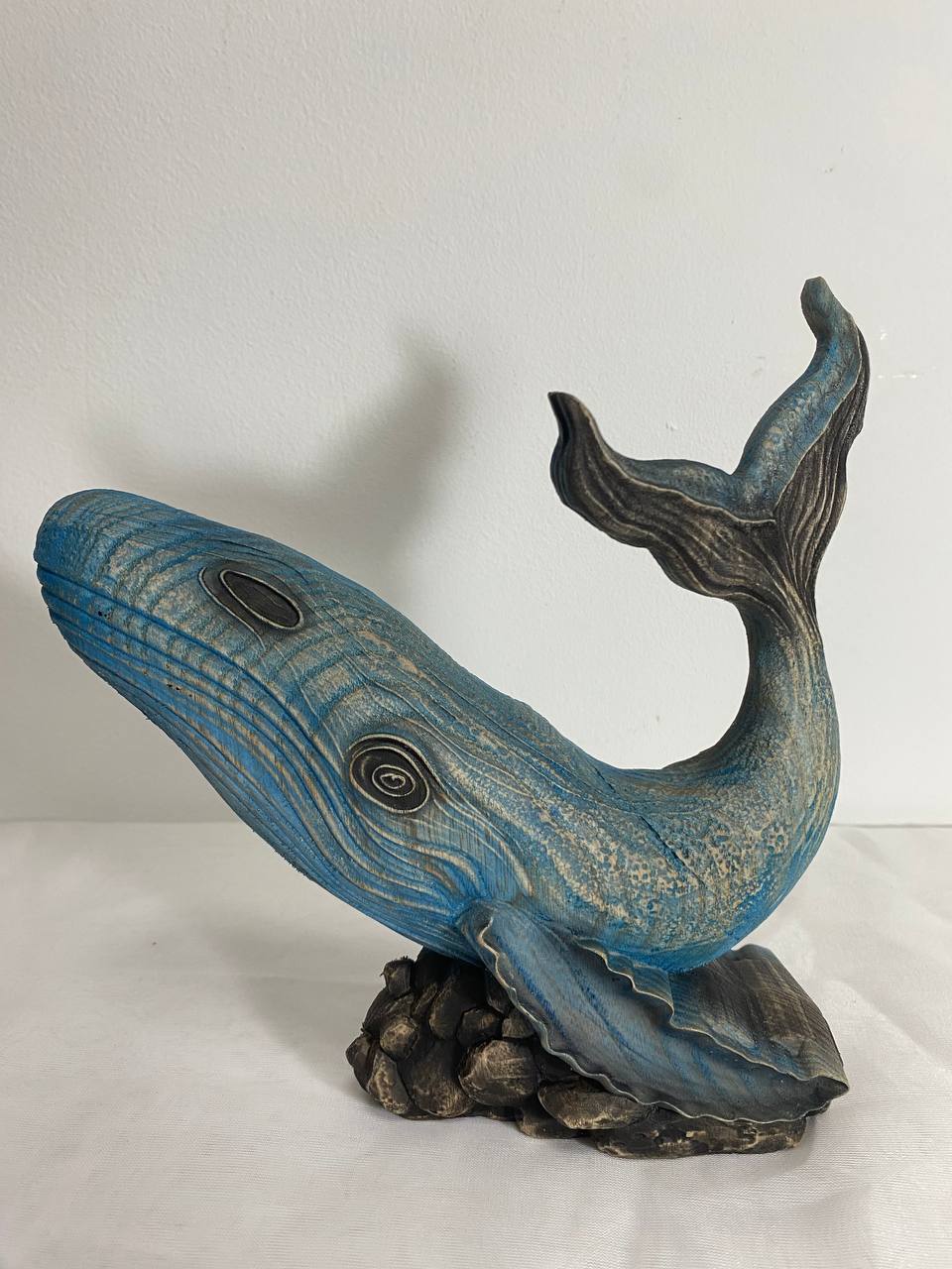 Handcrafted Wooden Whale Sculpture - Capturing the Grace and Magnificence of the Ocean