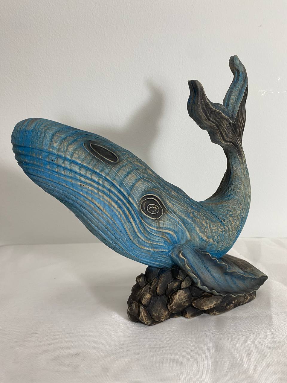 Handcrafted Wooden Whale Sculpture - Capturing the Grace and Magnificence of the Ocean