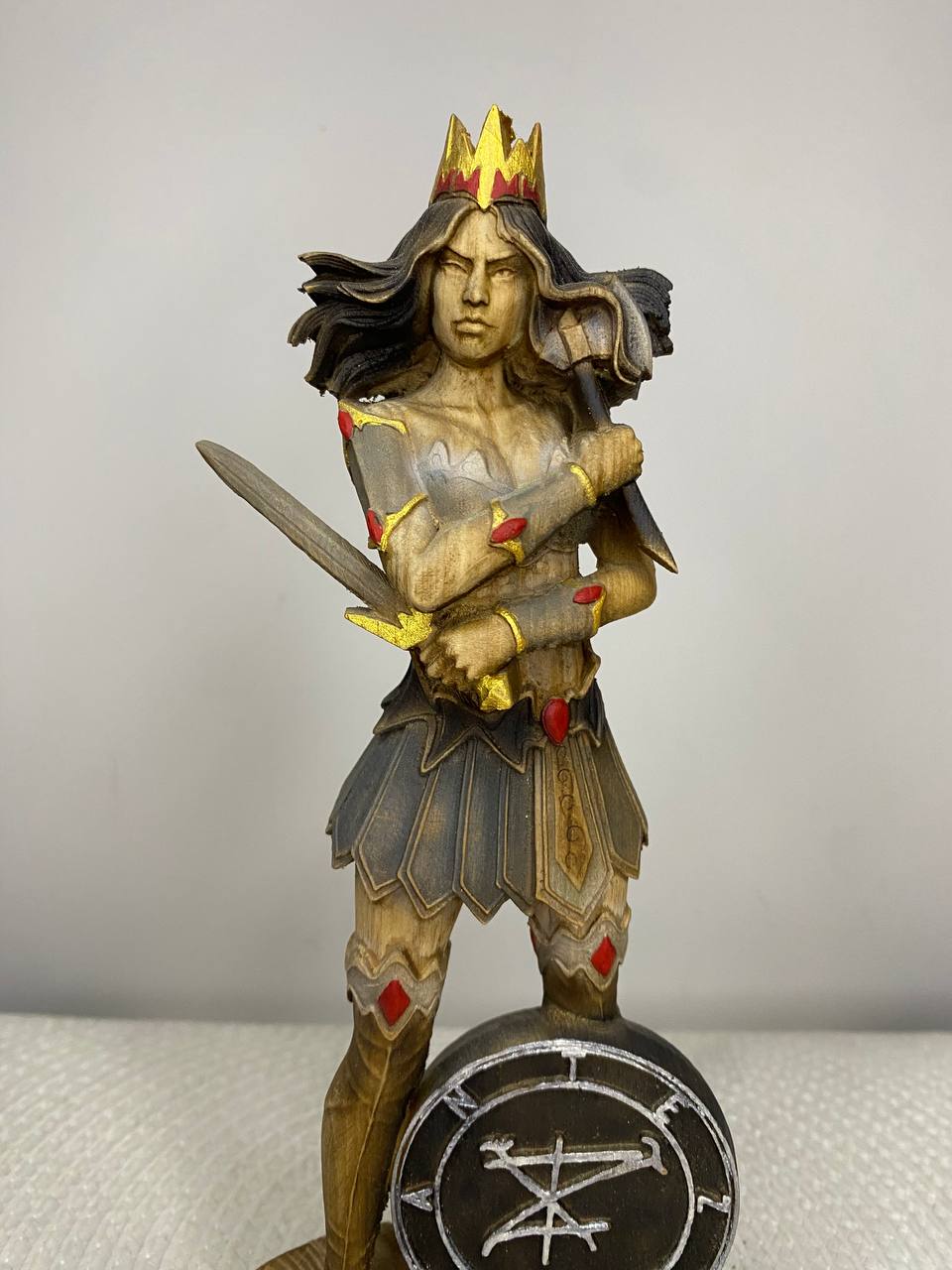 Terzian Wooden Warrior Queen Statue – Dark Fantasy Gothic Figurine Mythical Home Decor